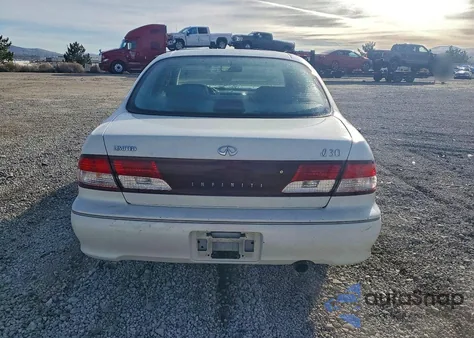 1999 Infiniti I30 z USA, uszkodzony, nr VIN JNKCA21A3XT775736
